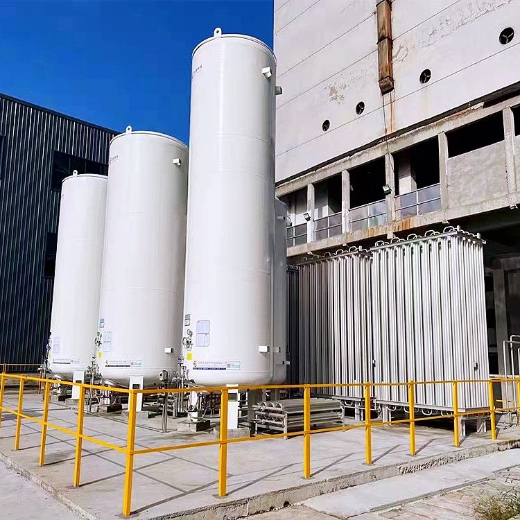 The application of carbon dioxide storage tanks in oil field flooding