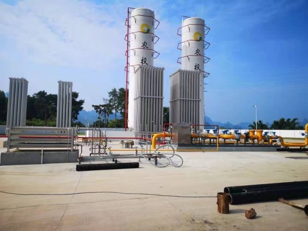 liquid natural gas storage tanks