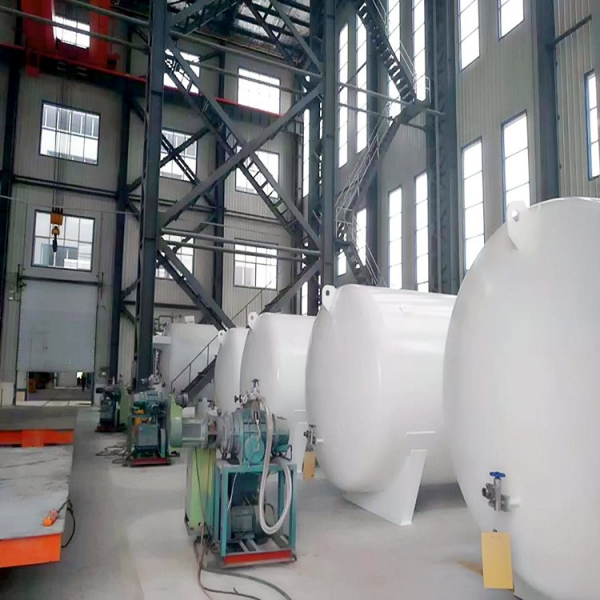 Vacuum insulated LN2 storage tank