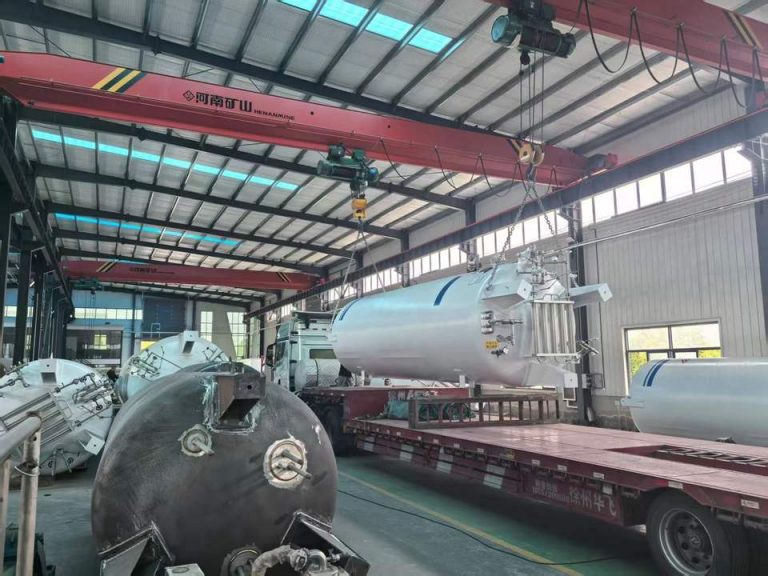 liquid nitrogen storage tanks