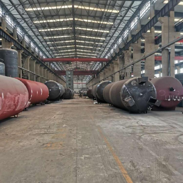 Large Capacity Storage Tank for Liquid Oxygen