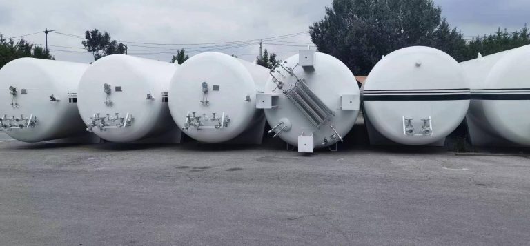 Liquid oxygen storage tank