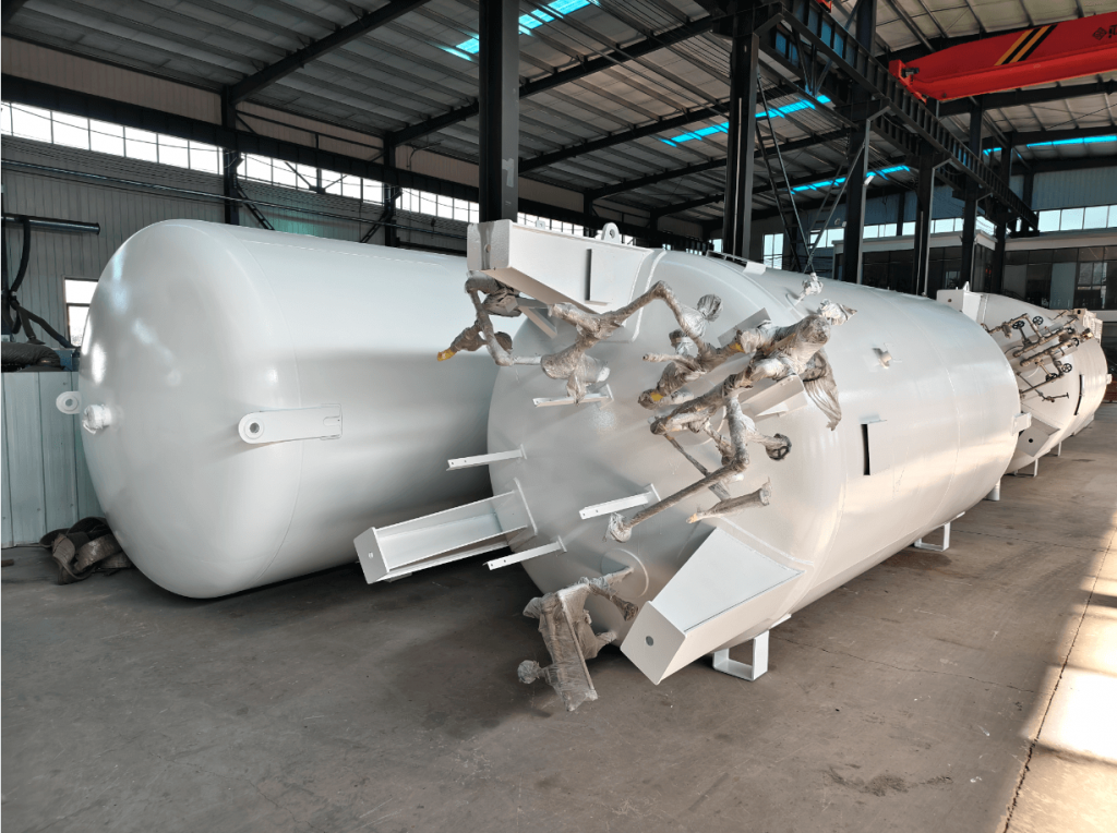 low-temperature storage tank