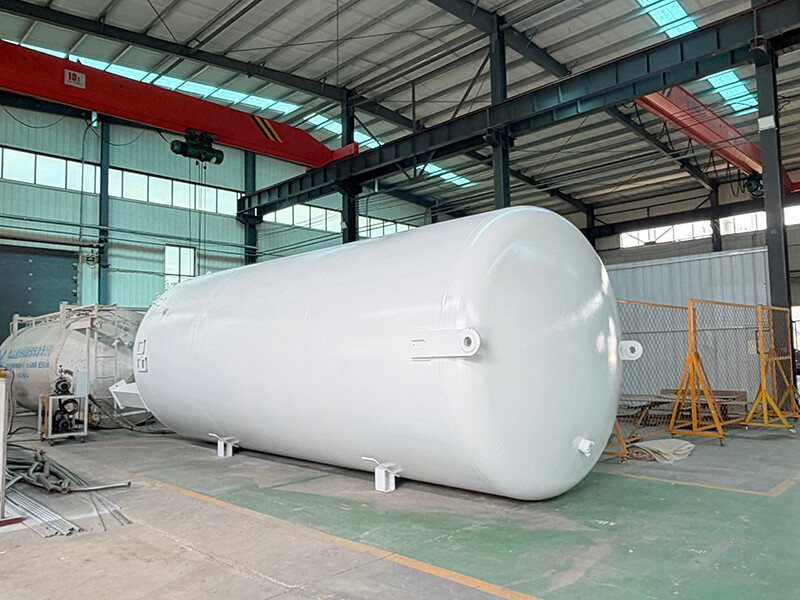 Carbon dioxide storage tank