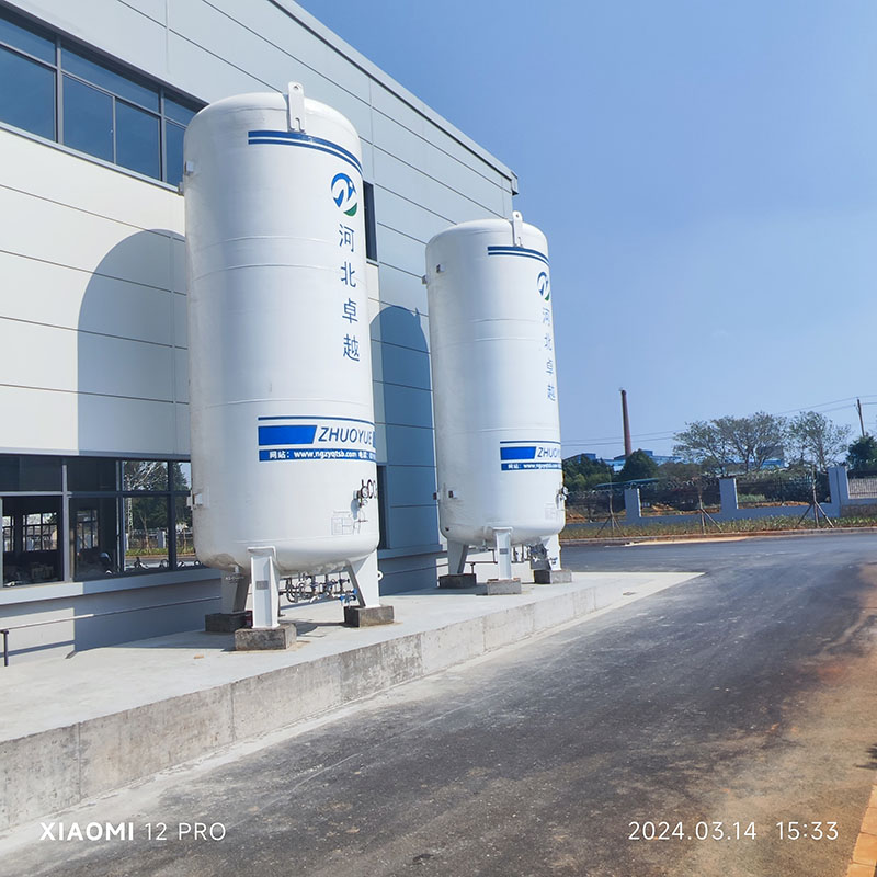 Carbon dioxide storage tank