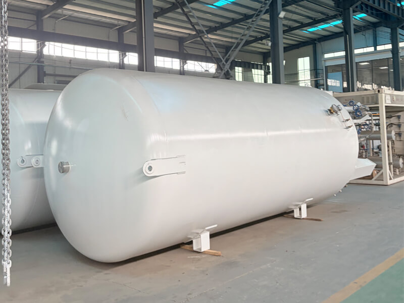 Cryogenic liquid storage tank