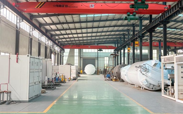 Vacuum-Insulated Cryogenic Storage Tank