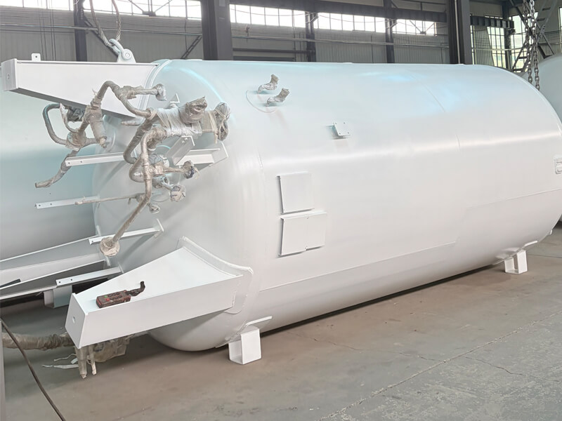 Vacuum cryogenic storage tank