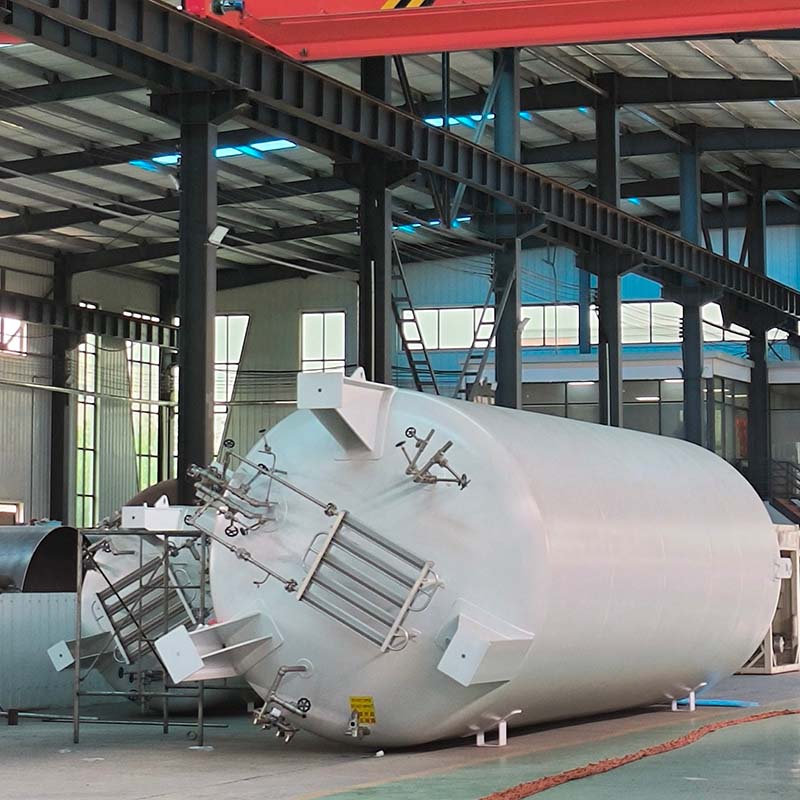 Carbon dioxide storage tank