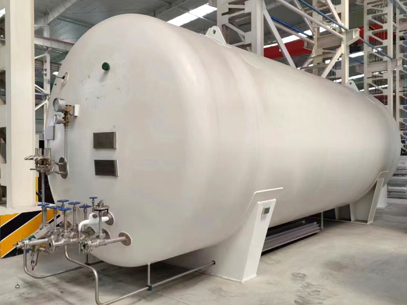Vacuum insulated storage tank