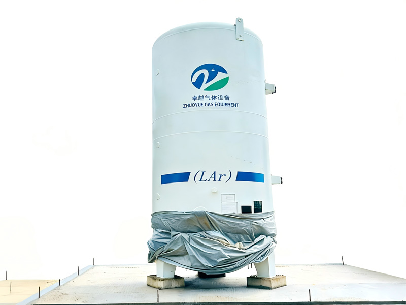Vertical liquid argon cryogenic tank