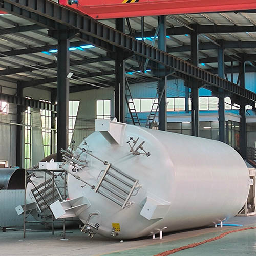 Cryogenic Tank and a Pressure Vessel