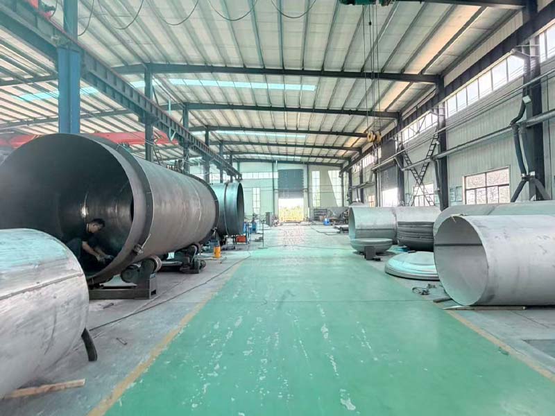 LN2 Storage Tanks