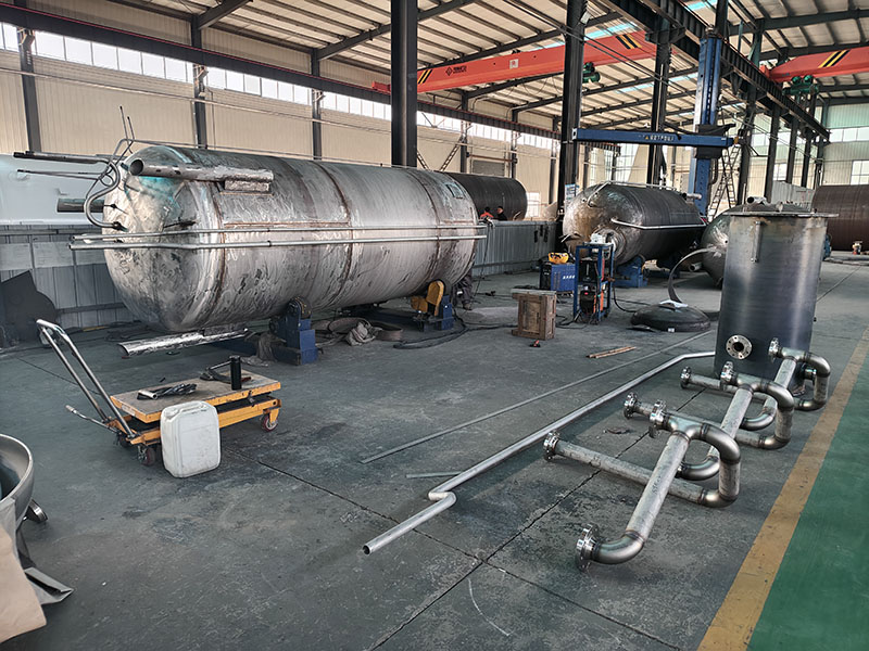 Liquid cryogenic storage tank